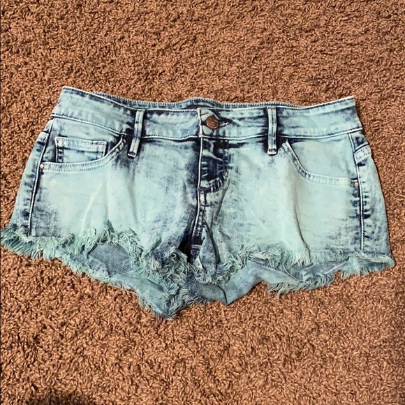 Guess shorty shorts - Picture 1 of 3